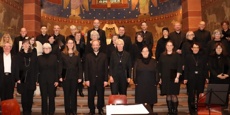 Die Vielharmonie in der Bliesener Pfarrkirche St. Remigius beim Passionskonzert an Palmsonntag 2022