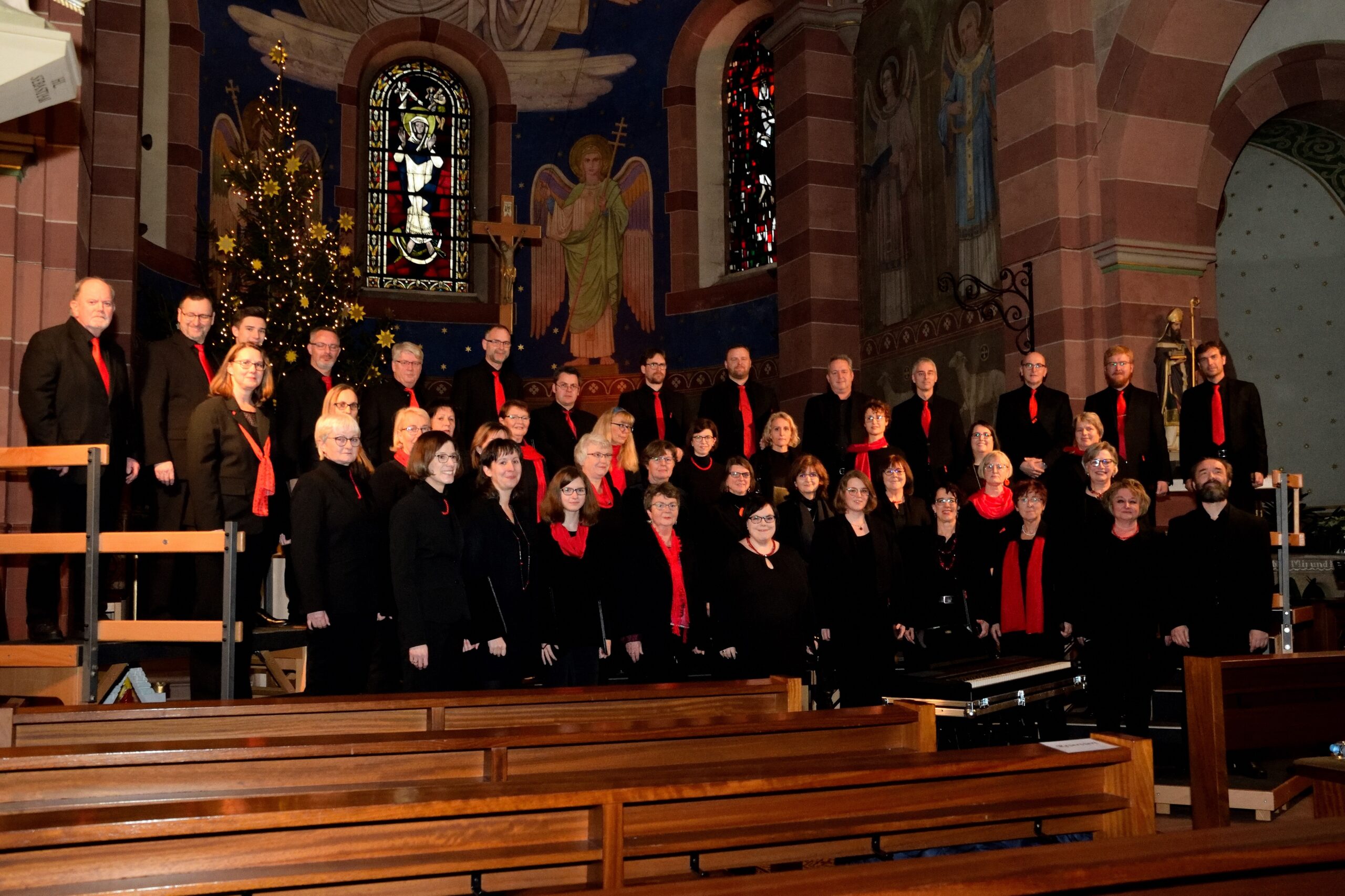 Die VielHarmonie beim bisher letzten Weihnachtskonzert 2019, kurz bevor Corona dann für über zwei Jahre Proben und Aufführungen unmöglich machte. Die Sänger freuen sich jetzt, nachdem sie so lange dieses festliche Konzert entbehren mussten, auf ein Wiedersehen mit dem Publikum. Bild: Timo Michel